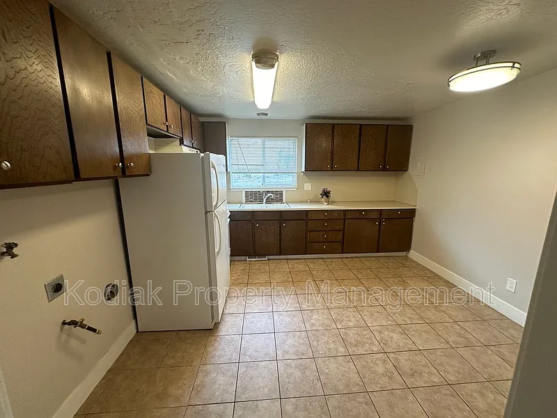 2 bed, 1.0 bath, 914 sqft, $1,075 — Photo 3