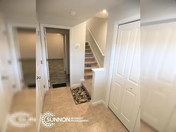 3 bed, 2.5 bath, 1500 sqft, $1,995 — Photo 2