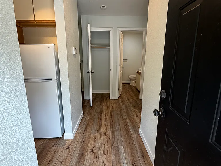 5706 183rd Ave E #3 — Photo 2