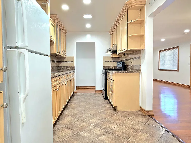 700 E Angeleno Ave — Photo 5