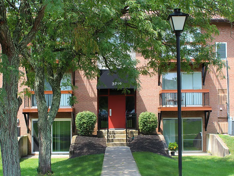 Fox Run Apartments — Photo 12