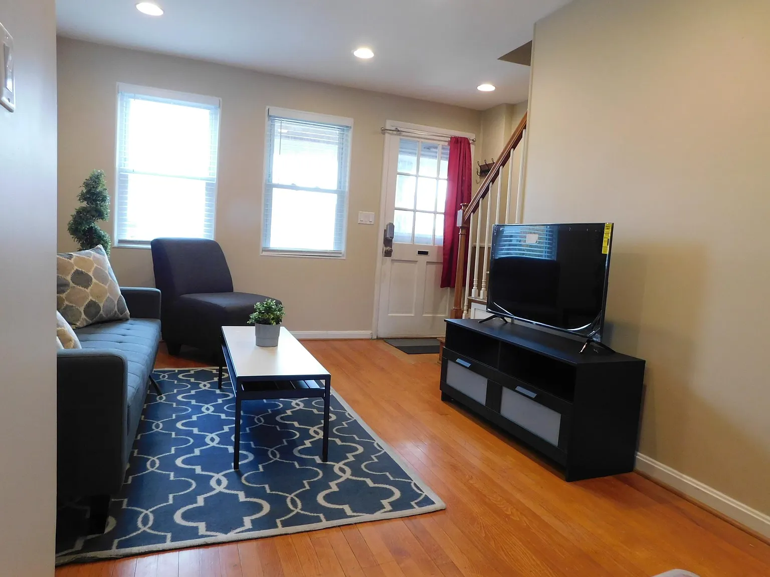 2 bed, 2.5 bath, 1100 sqft, $1,700 — Photo 3