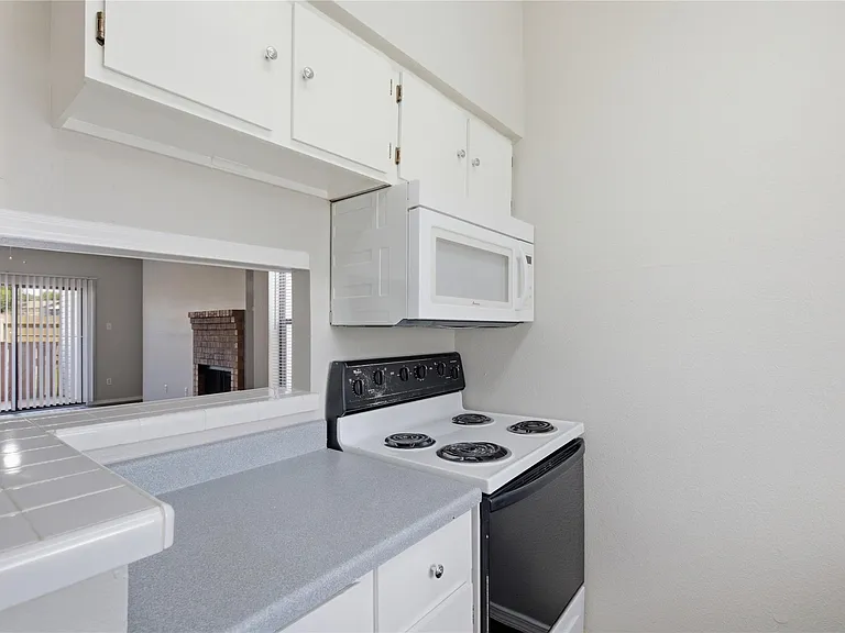 2405 W Slaughter Ln — Photo 7