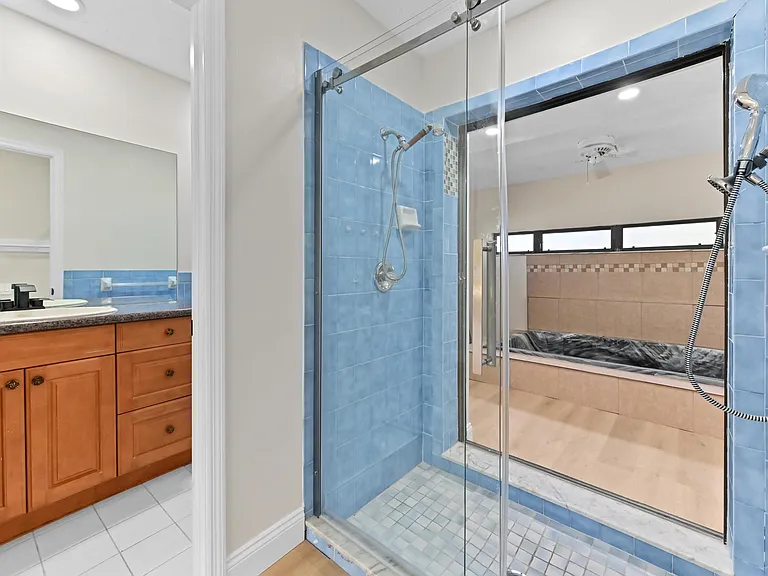 571 SE Anchor Ln — Photo 16