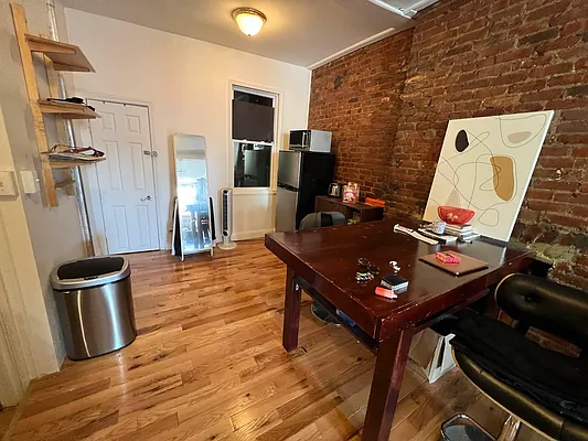 Rented by Delmark Realty LLC | media 6