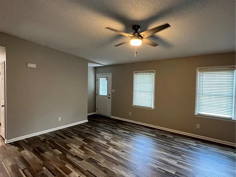 150 Creek Haven Dr — Photo 3