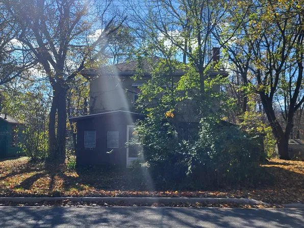 423 Paw Paw Ave, Watervliet, MI 49098