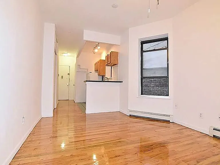 122 Allen St #SEVEN — Photo 2