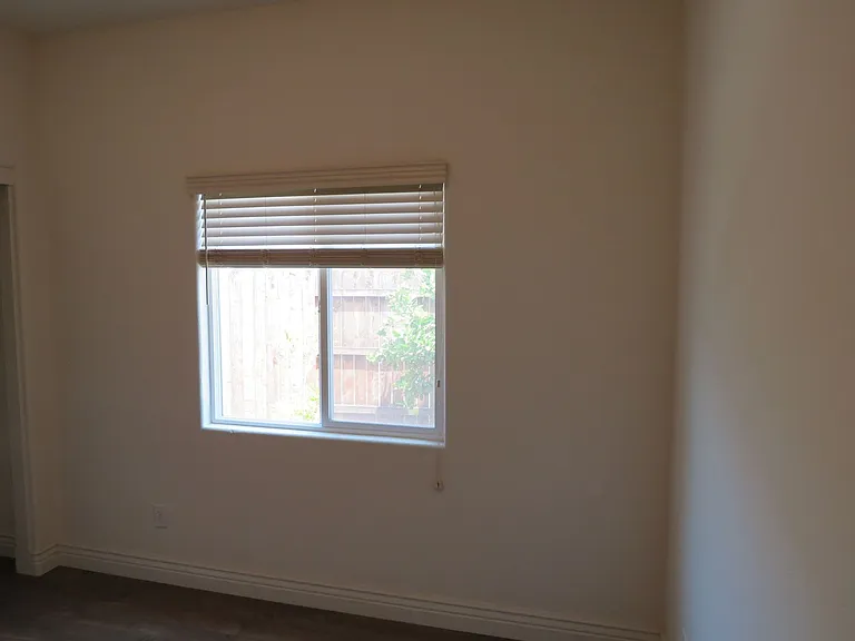 305 Hampton Dr — Photo 25
