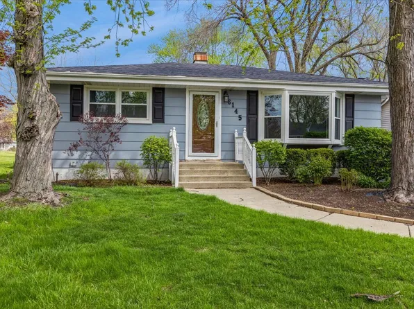 6145 Janes Ave, Downers Grove, IL 60516