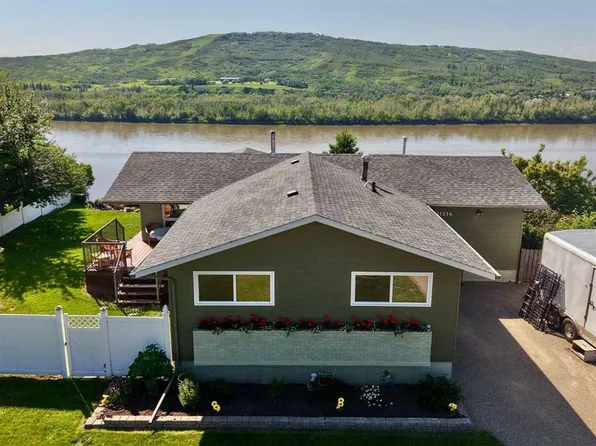 11514 E 101st St, Peace River, AB T8S 1L8