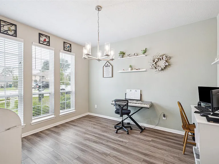 312 Brocks Ct — Photo 5