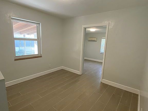 East rooms (2 rooms/1 bath)