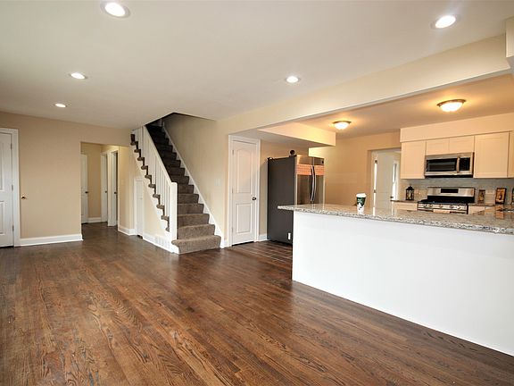 2nd image of 10129 W Palmer Ave