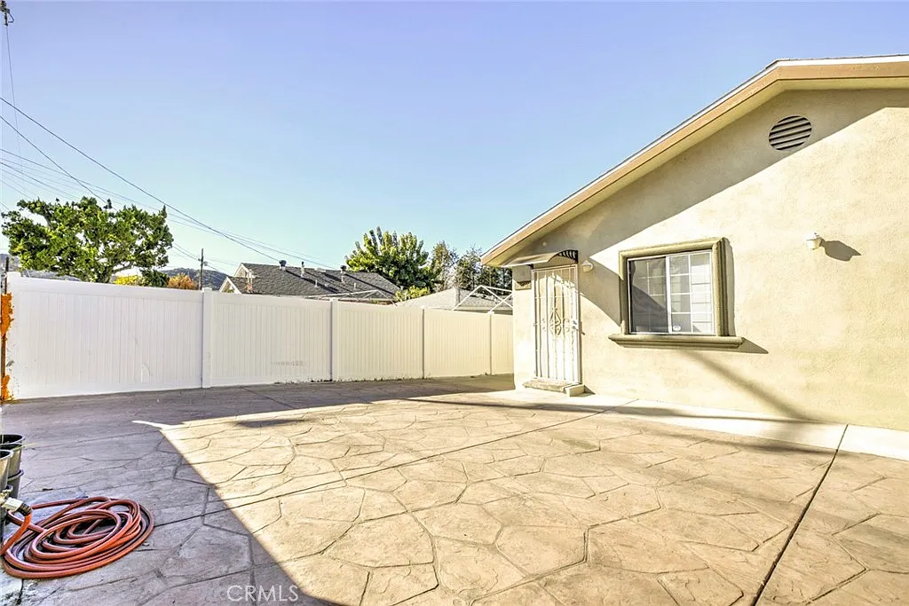 3 bed, 1269 sqft, $3,300 — Photo 3