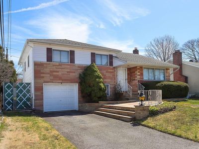 122 Haverford Road, Hicksville, NY, 11801