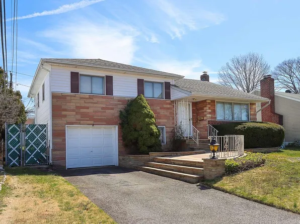 122 Haverford Road, Hicksville, NY 11801