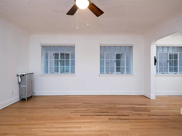 Metropolitan Apartments — Photo 10