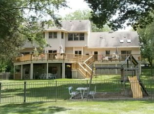 1650 Blue Spruce Ln, Hartland, WI 53029