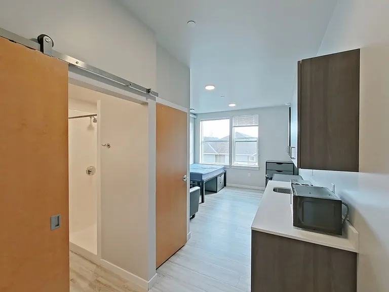 Ferry Street Flats - Modern Studios and Lofted units right by campus! — Photo 40