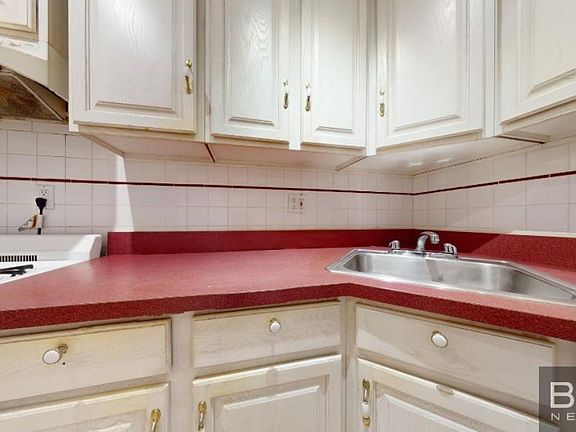 3rd image of 407 W 54th St Unit 3E