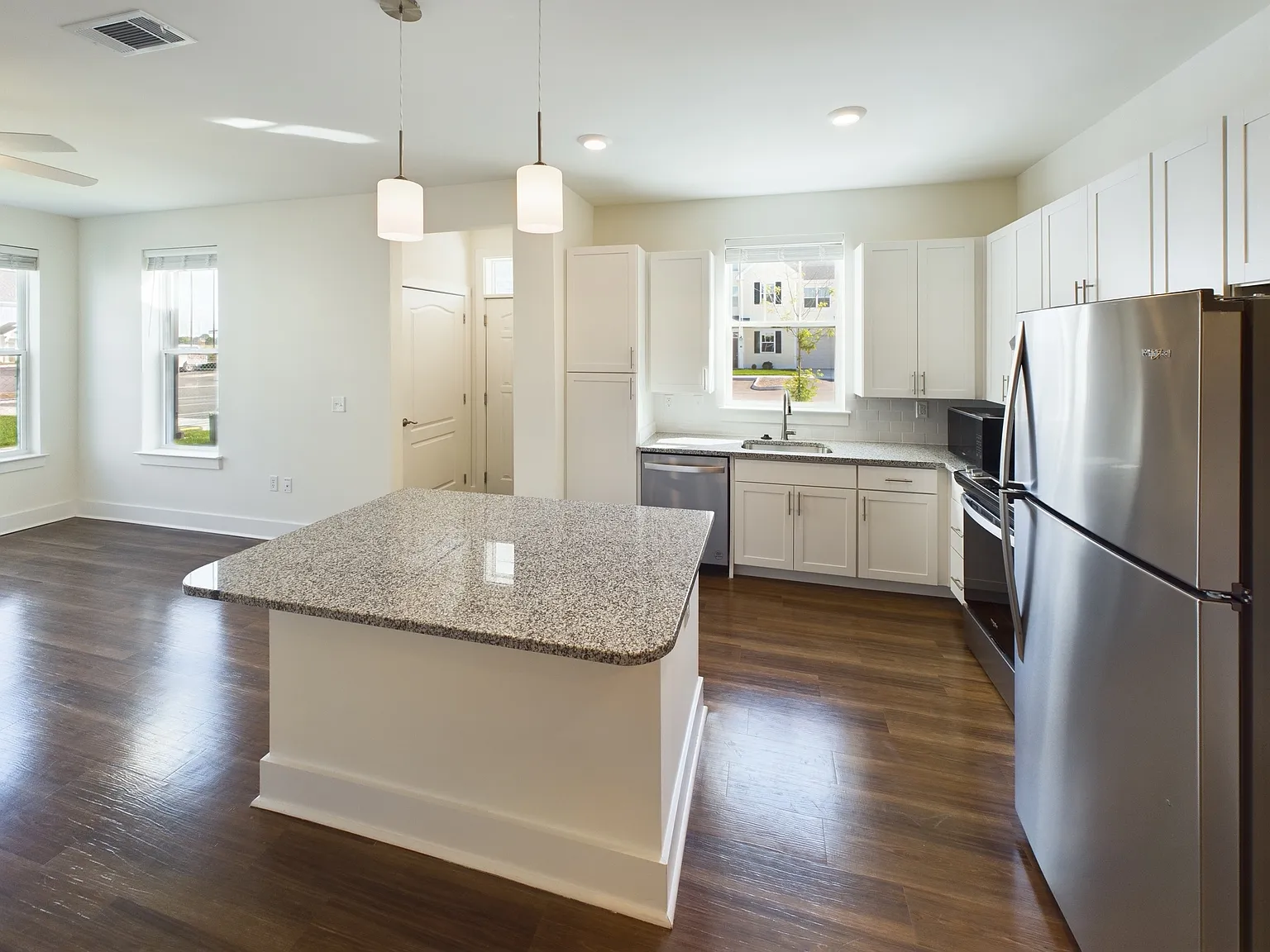 670 Victory Ln — Photo 3