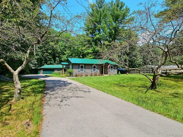 602 W Brownlee Rd, Sanford, MI 48657