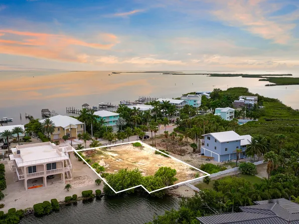 86 N Bounty Ln, Key Largo, FL 33037