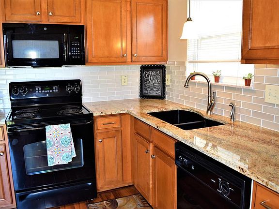 5th image of 2631 Augustwood Dr