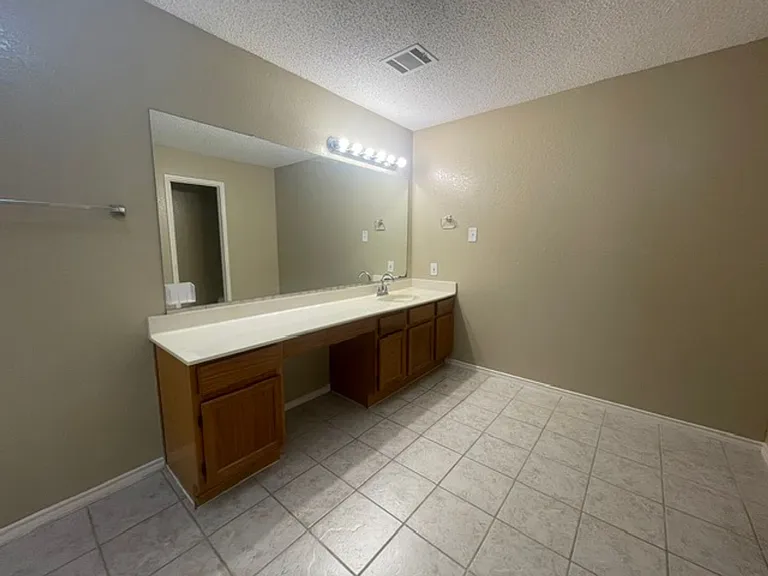 1226 W Hudgins St — Photo 16