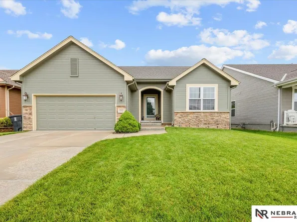 16906 Colony Dr, Omaha, NE 68136