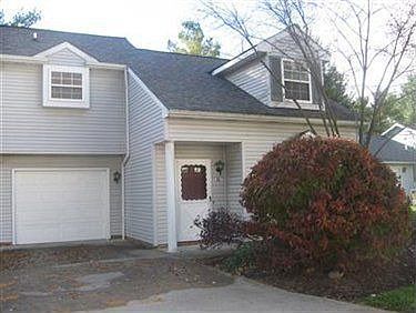 1st image of 212 S Oval Dr