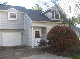 212 S Oval Dr, Chardon, OH 44024
