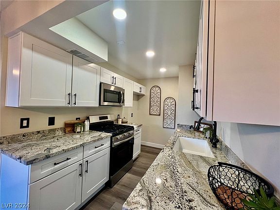 3rd image of 3422 Villa Knolls West Dr