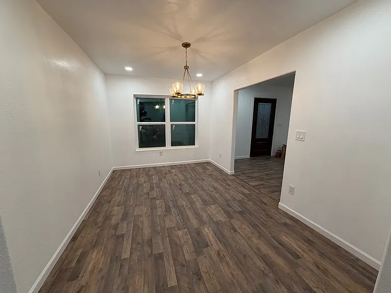 715 N Kelly Ave — Photo 3