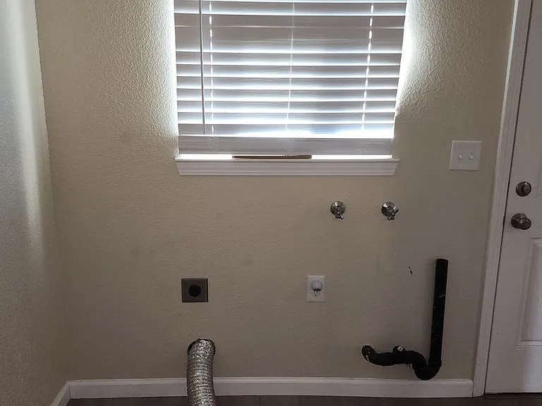 1344 Sunrise Ave — Photo 15