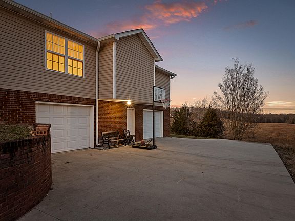 5th image of 218 Heather Oaks Trl SE