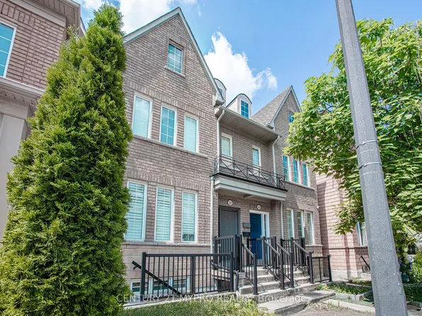 22 Mansur Ter, Toronto, ON M3J 3R1