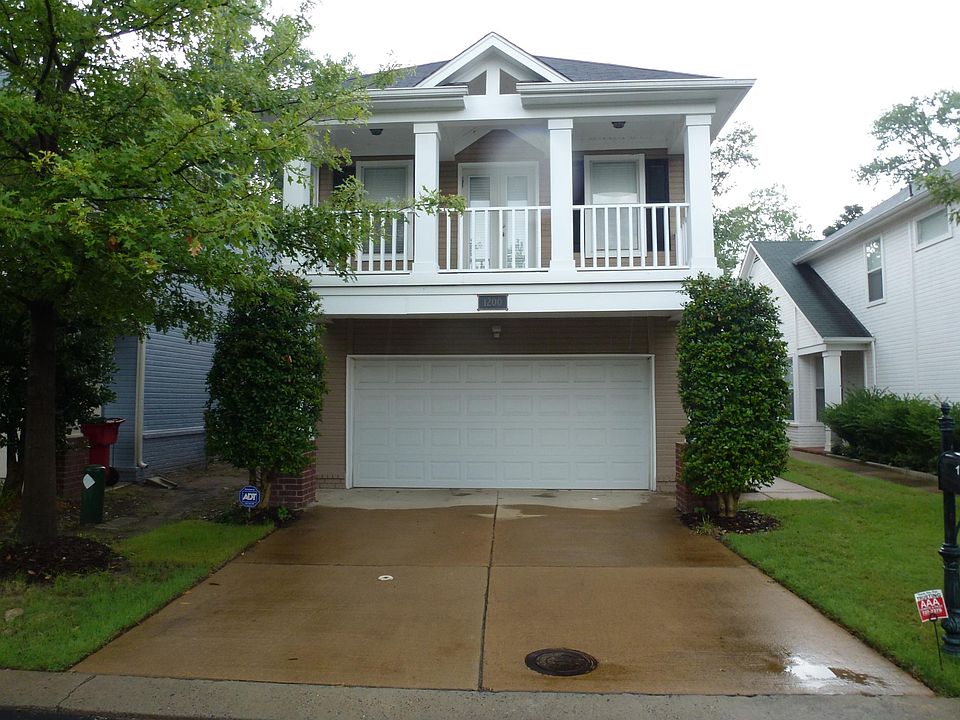 Front - 2 car garage with 2 car parking pad