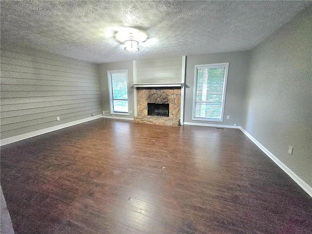 4 bed, 1780 sqft, $1,900 — Photo 3