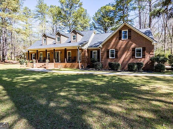 2nd image of 140 Red Fox Run