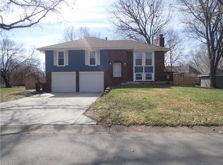 507 W Pine St, Raymore, MO 64083