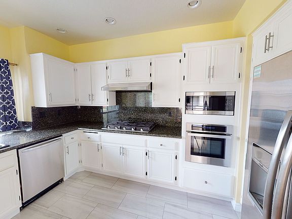 4th image of 14065 Lemoli Ave