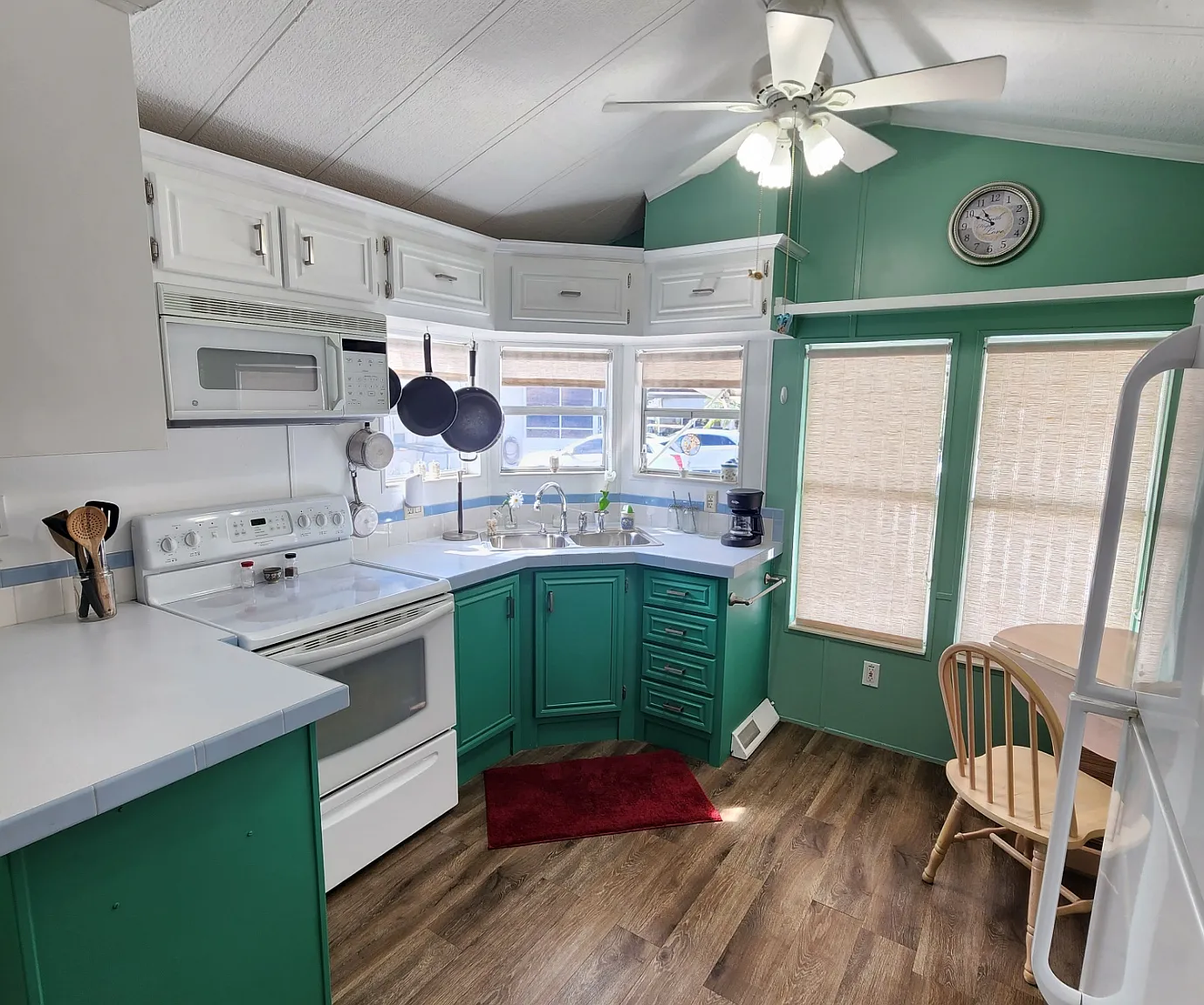 2 bed, 425 sqft, $1,200 — Photo 3