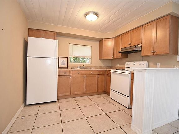 3rd image of 28 W Illiana St
