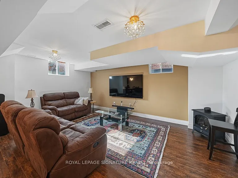 9 William Bowes Blvd — Photo 22