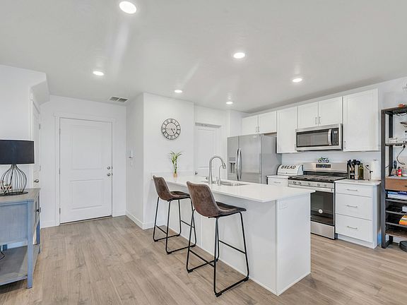 5th image of 388 N Regatta Ln