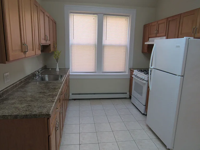 45 Watson Ave #1R — Photo 4