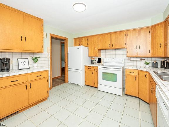 4th image of 1477 E 11th St