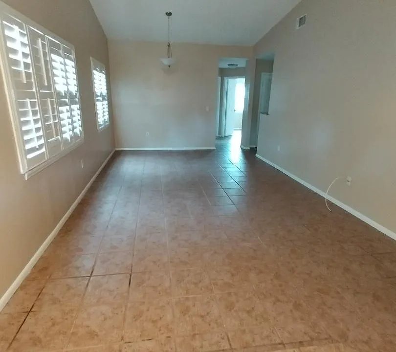 202 Perth Ct